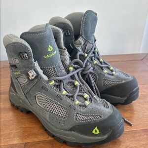 Vasque Boys Hiking Boots Sz 2 Gray with Green Accents kids boots unisex